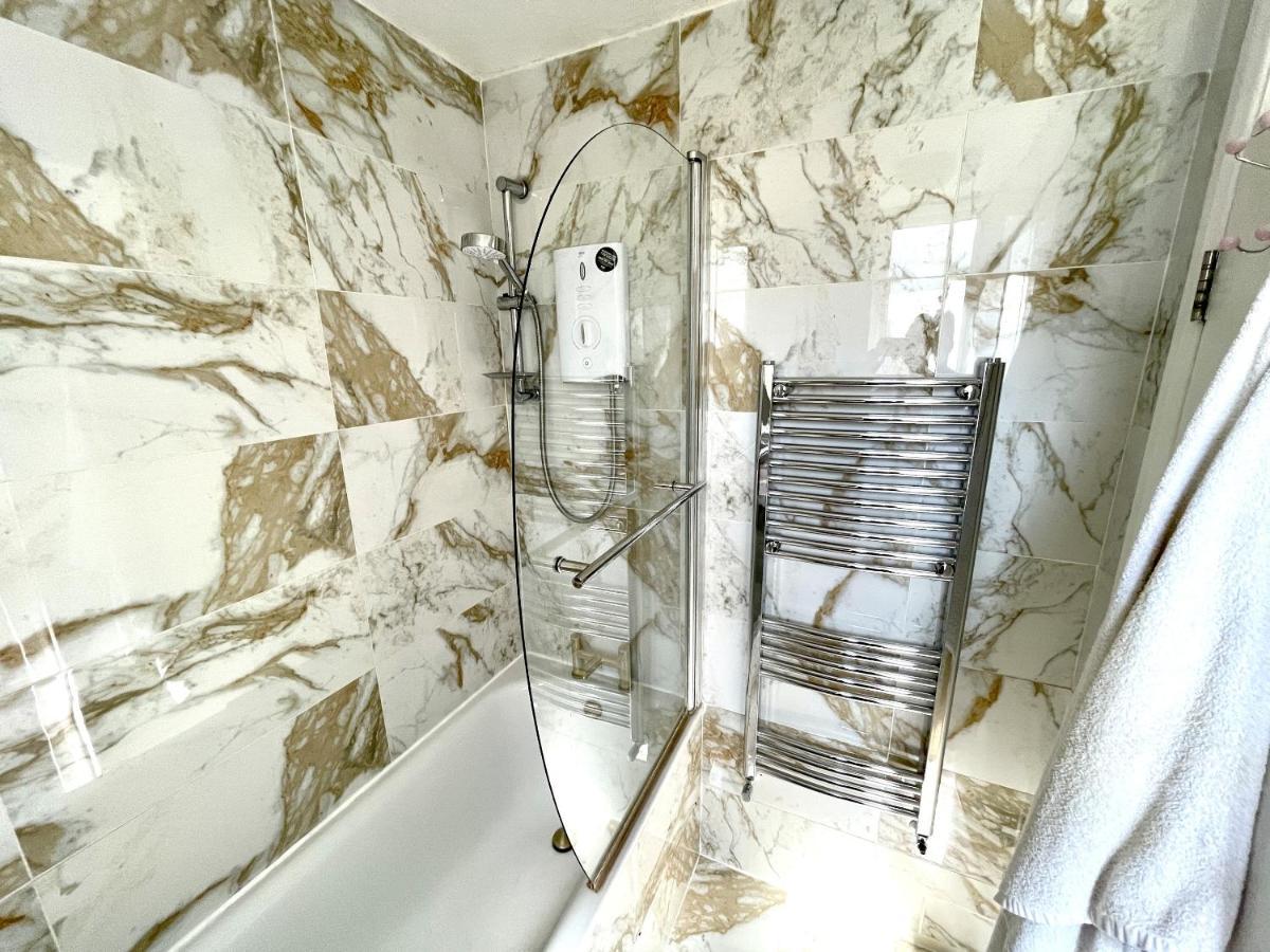 Beautiful 3-Bed Apartment At Swiss Cottage Londres Extérieur photo