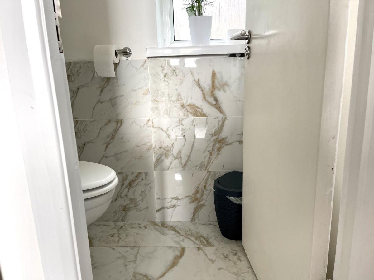 Beautiful 3-Bed Apartment At Swiss Cottage Londres Extérieur photo