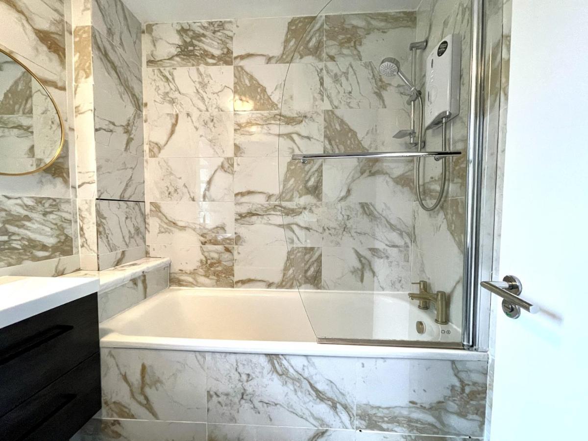 Beautiful 3-Bed Apartment At Swiss Cottage Londres Extérieur photo