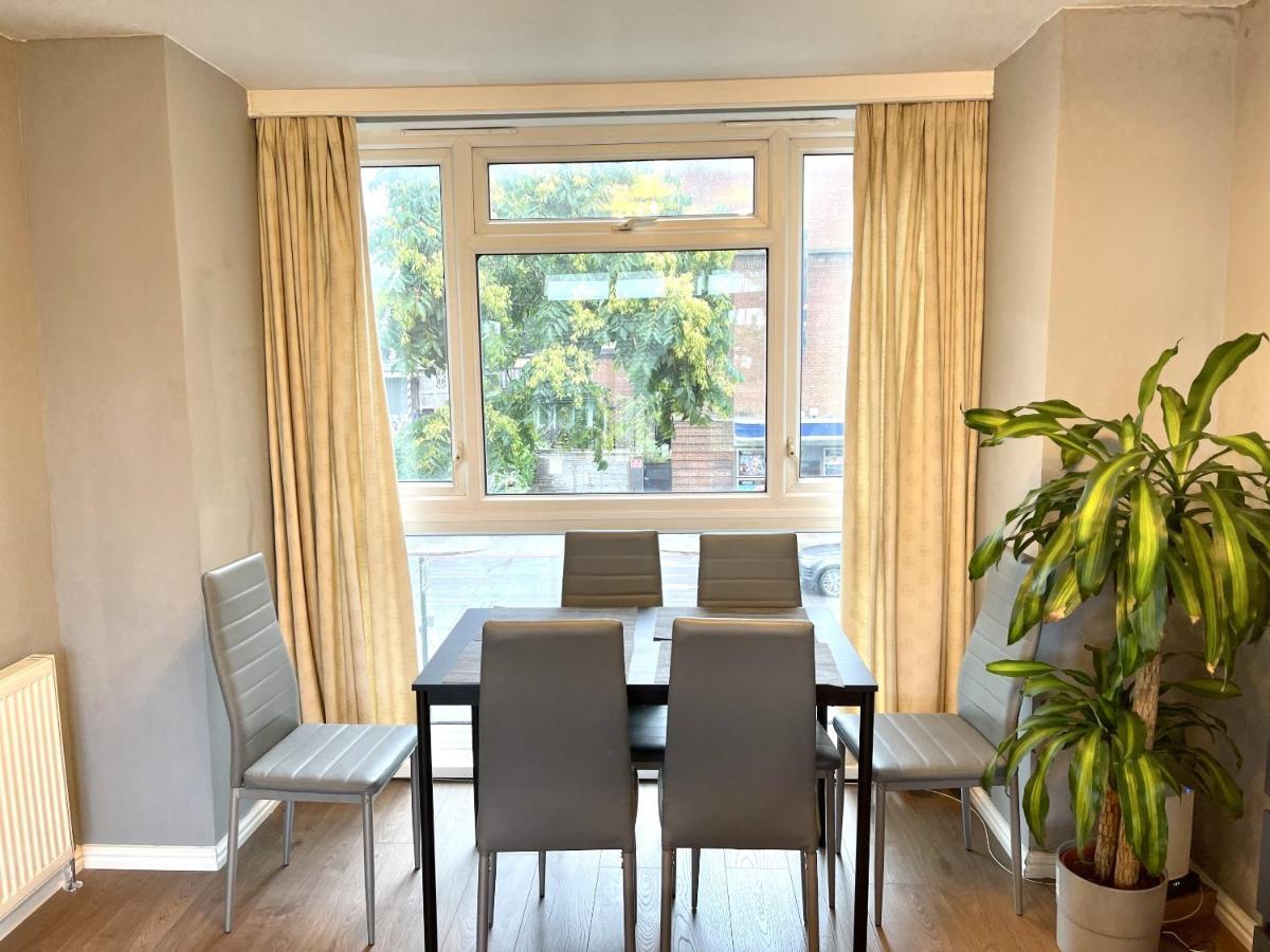 Beautiful 3-Bed Apartment At Swiss Cottage Londres Extérieur photo